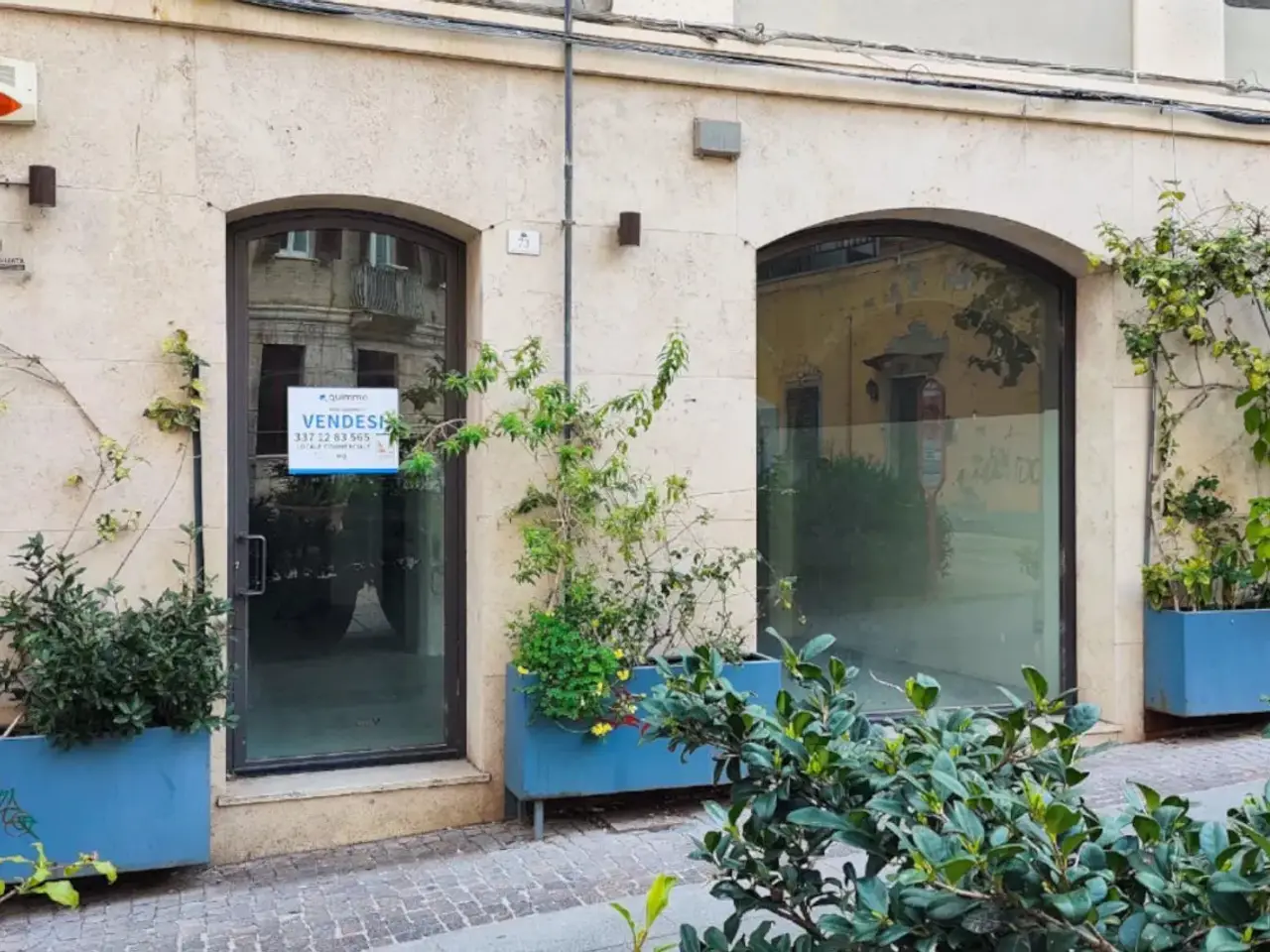 Negozio in Via Sulis, N. 71-73, Cagliari, {3} - Foto 2