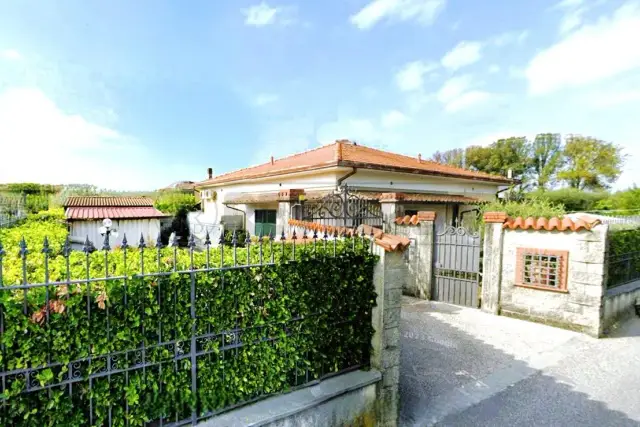 Villa in Via Ricortola 127, Massa - Foto 1