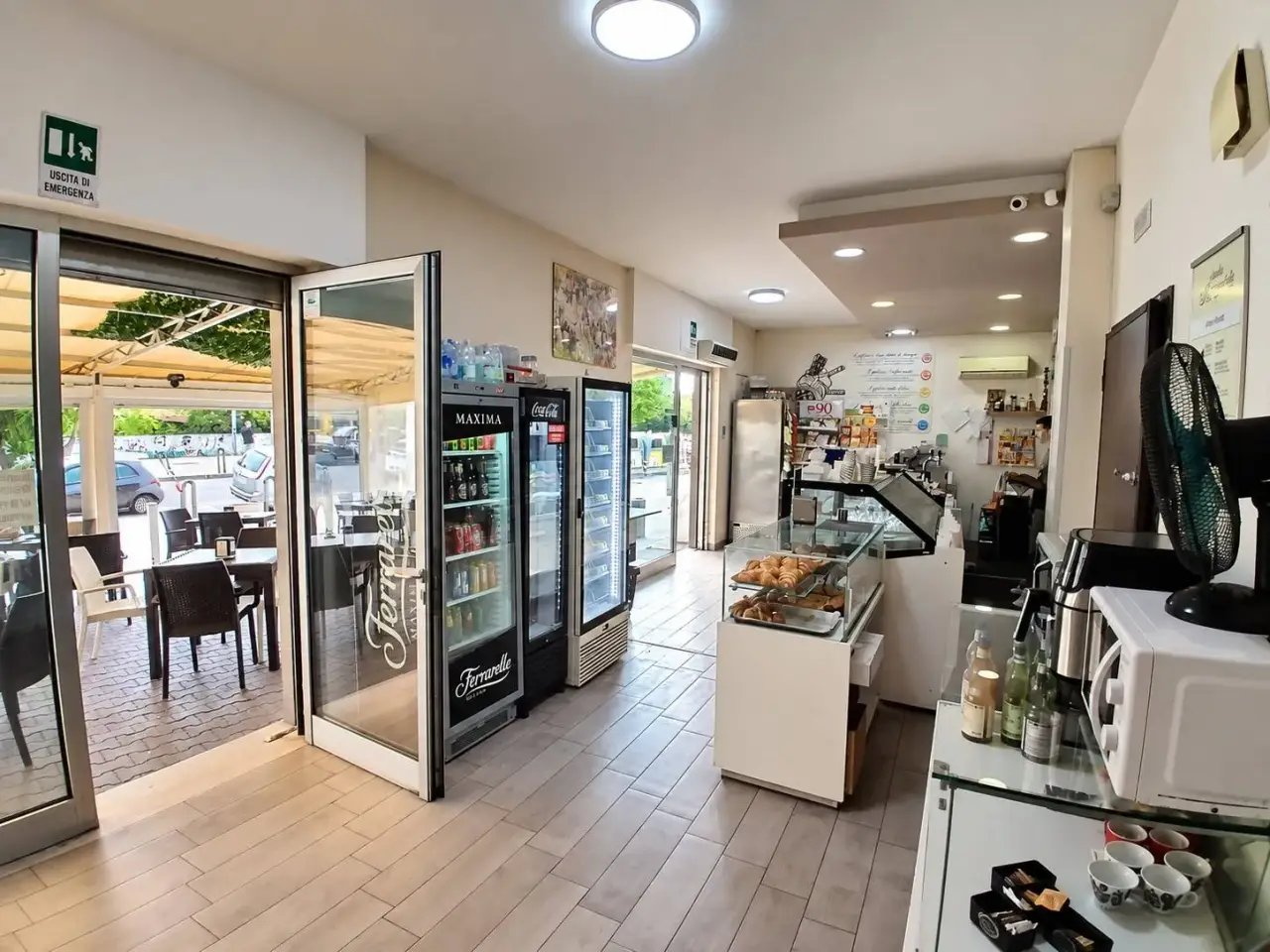 Esercizio commerciale in Via dell'Epomeo, Napoli, {3} - Foto 1