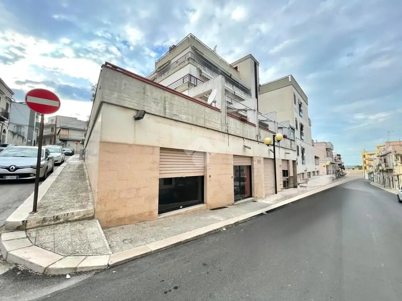 Negozio in Via Guglielmo Oberdan 107, Canosa Di Puglia, {3} - Foto 2