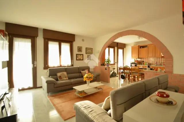 4-room flat in Via dei Pradelli 9, Brembate - Photo 1