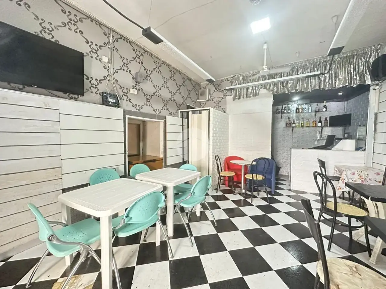 Negozio in Salita Pontenuovo 34, Napoli, {3} - Foto 2