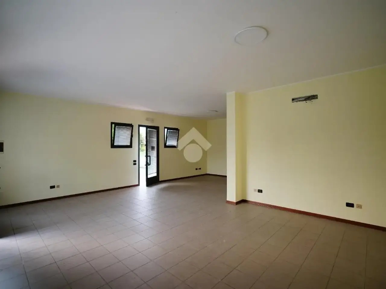 Negozio in Pero Via Luigi Einaudi 3, Breda Di Piave, {3} - Foto 2