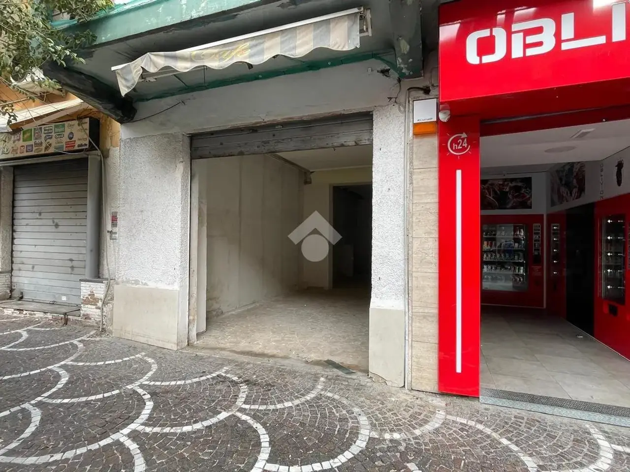 Negozio in Via Vittorio Veneto 37, Giugliano In Campania, {3} - Foto 1