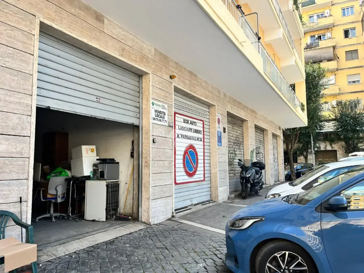 Negozio in Via Cosimo Bertacchi 10, Roma, {3} - Foto 2