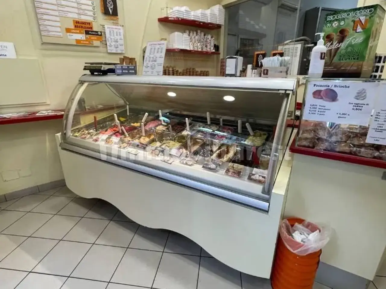 Gelateria in Via Giacomo Matteotti, Bologna, {3} - Foto 1