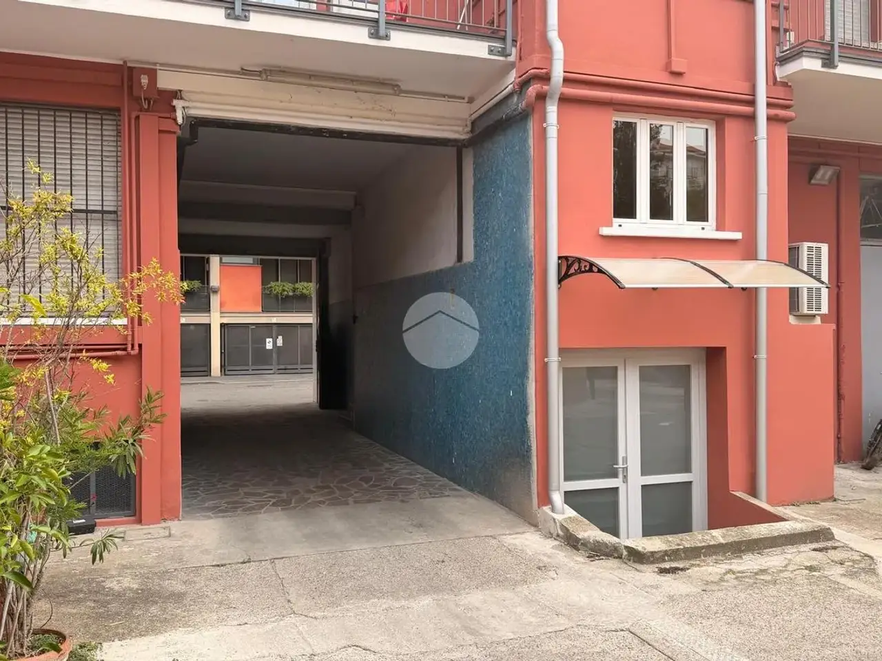 Capannone in Via Raimondo Montecuccoli 33, Milano, {3} - Foto 2