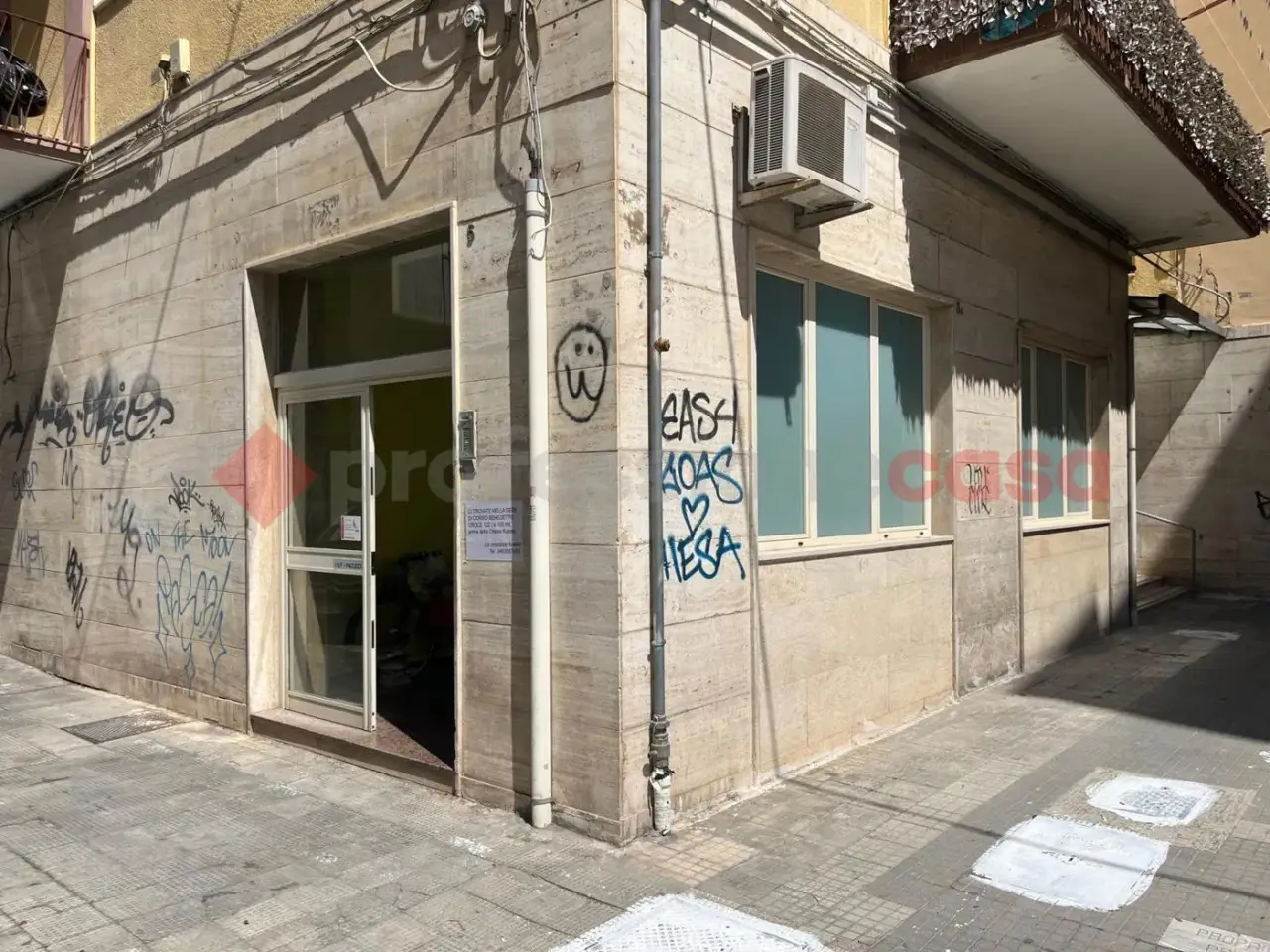 Negozio in Via Laterza  5, Bari, {3} - Foto 2