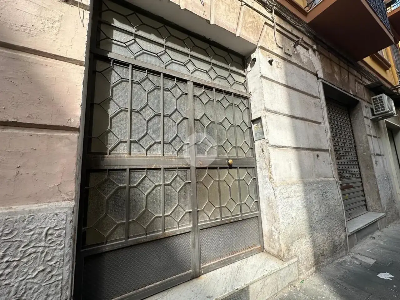 Magazzino in Via Francesco Capocelatro 22, Napoli, {3} - Foto 1