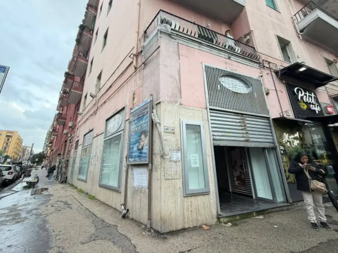 Negozio in Piazza Medaglie d'Oro 48, Napoli, {3} - Foto 1
