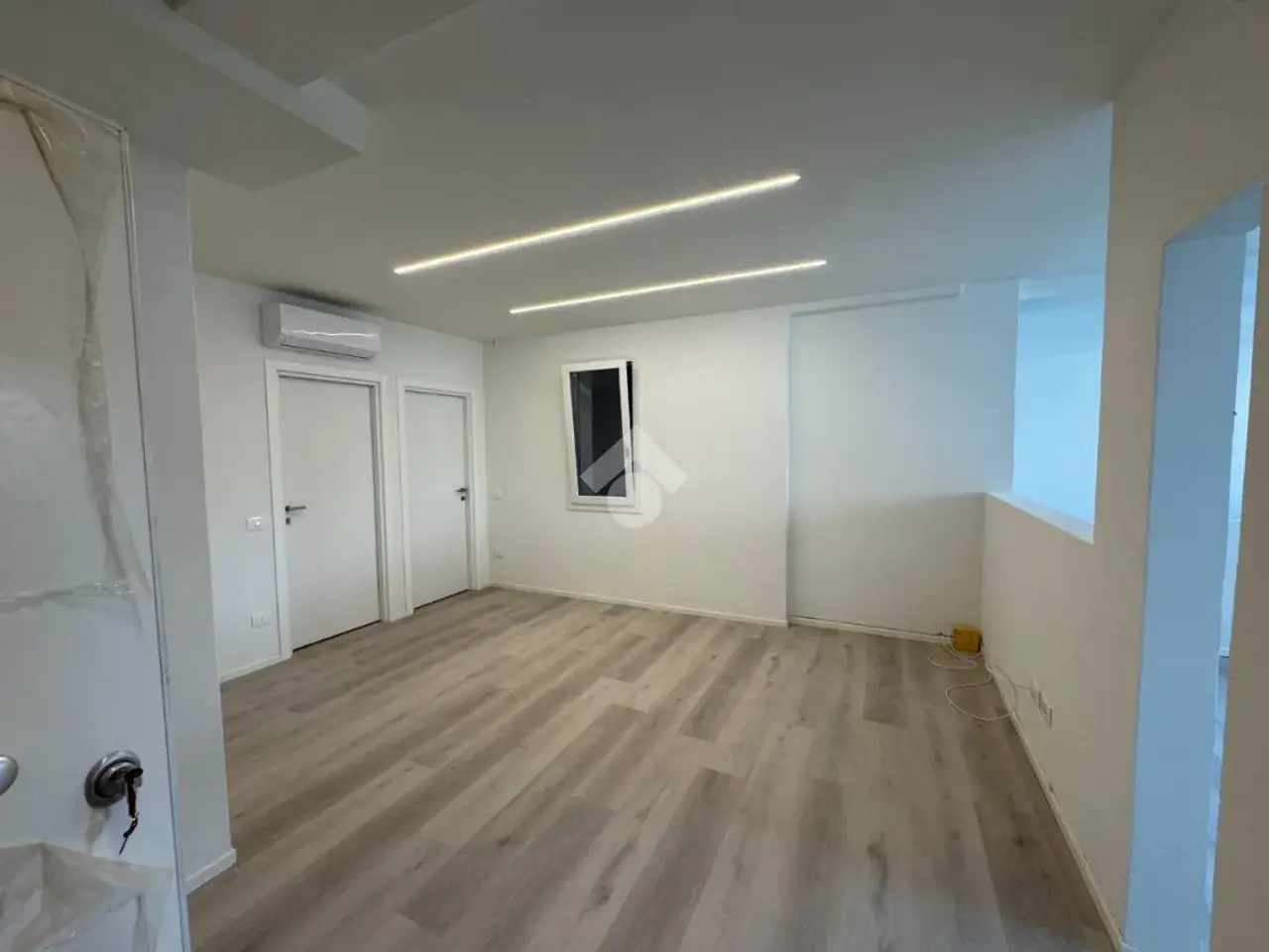 Ufficio in Via Alessandro Manzoni 31, Montebelluna, {3} - Foto 1
