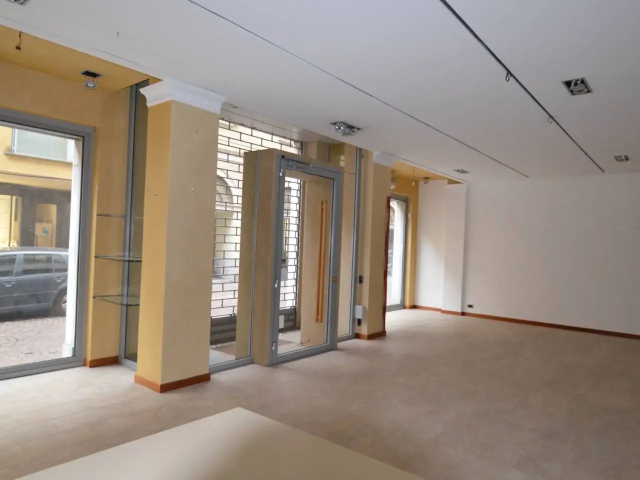 Negozio in Via F.Lli Cairoli 22, Lecco, {3} - Foto 2