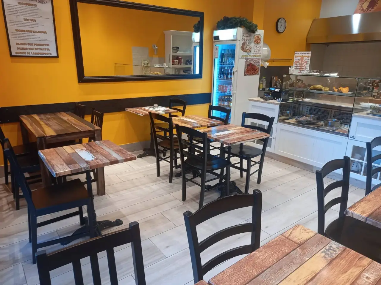 Esercizio commerciale in Viale Pratese, Sesto Fiorentino, {3} - Foto 2
