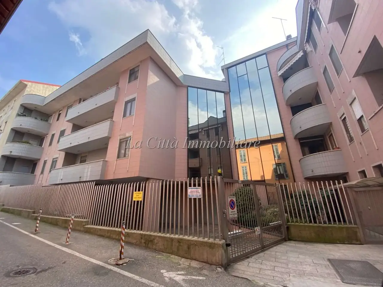 Locale commerciale in , Novara, {3} - Foto 1