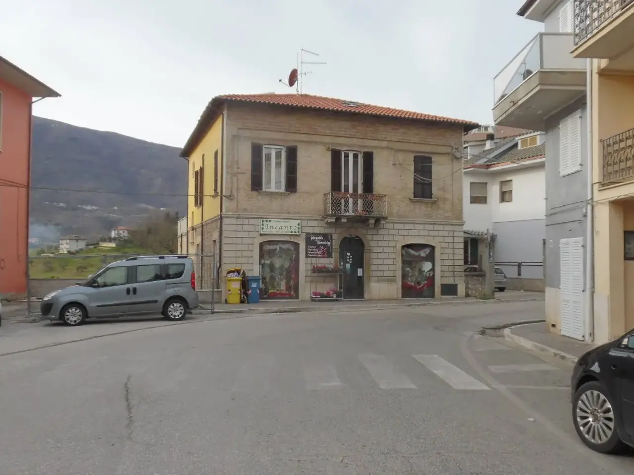 Negozio in Piazza l. Dari 23, Folignano, {3} - Foto 2