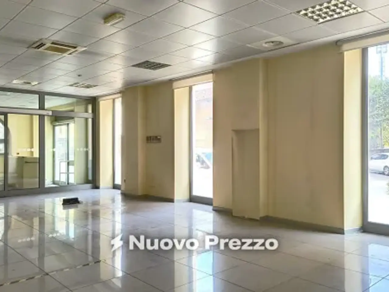 Negozio in Via Roma 4, Chieri, {3} - Foto 1