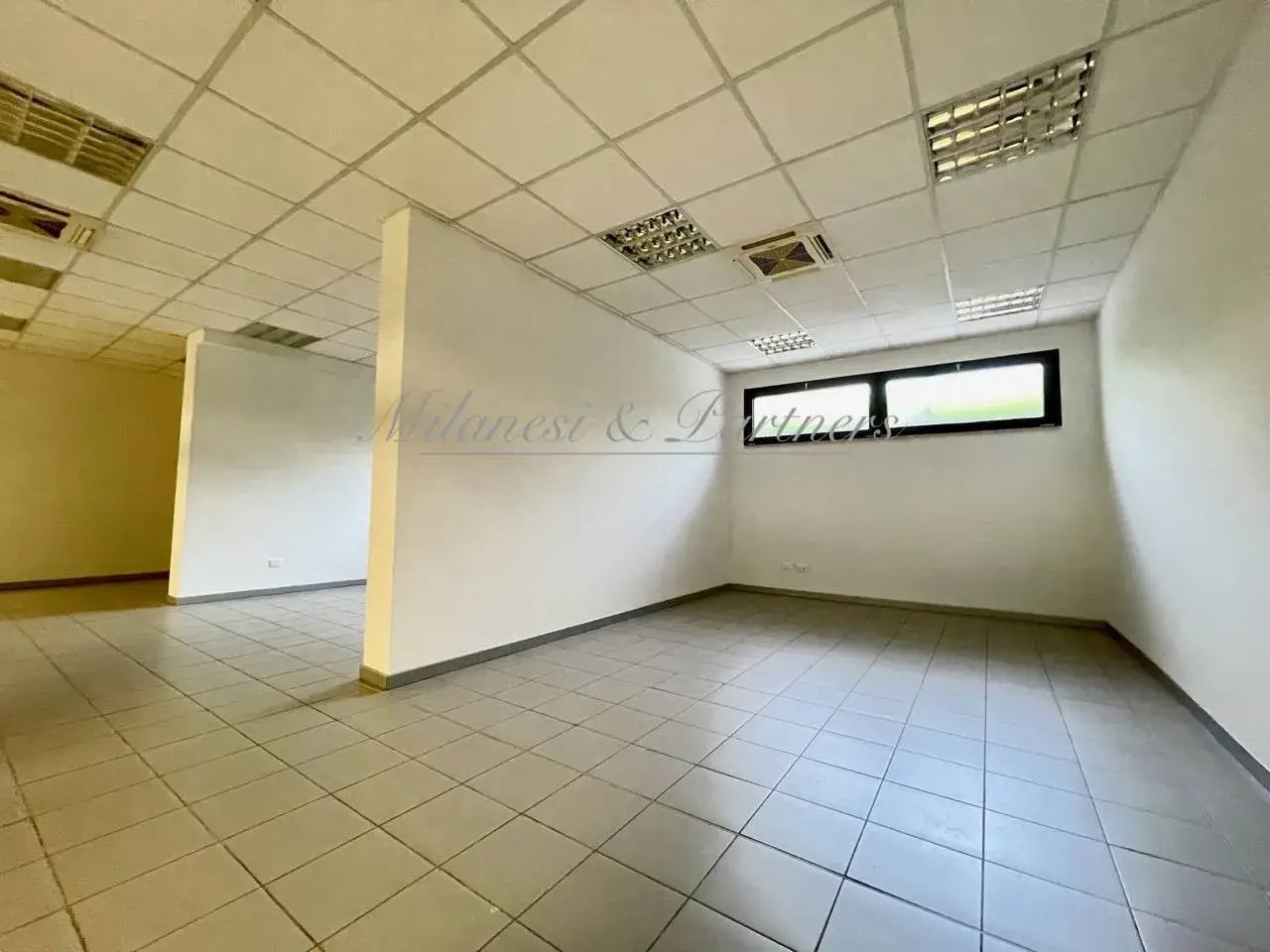 Negozio in Piazza Giovanni Paolo II 109, Brembate Di Sopra, {3} - Foto 2