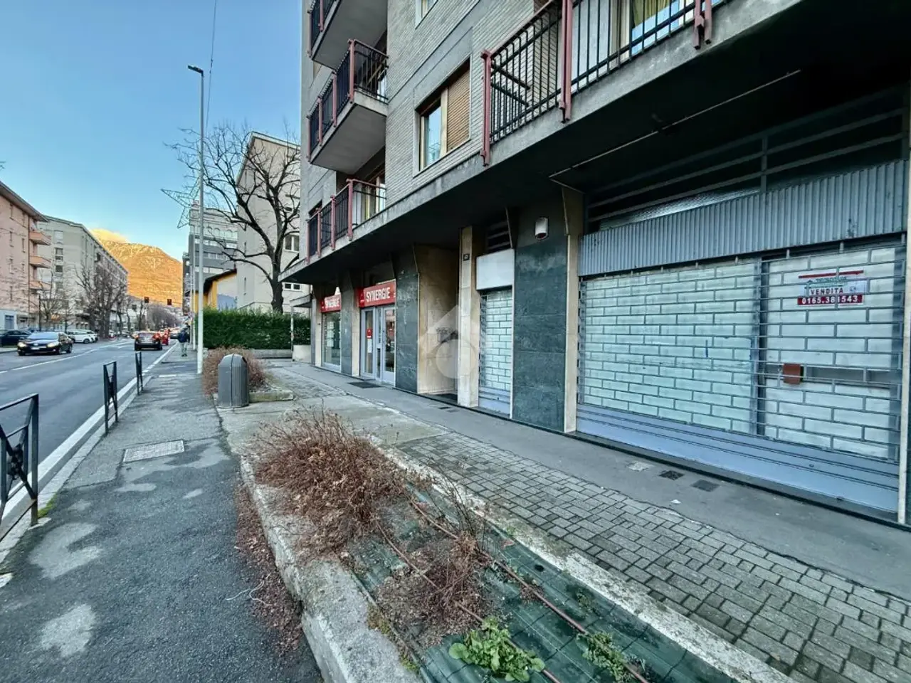 Negozio in Corso Saint Martin De Corleans, Aosta, {3} - Foto 1