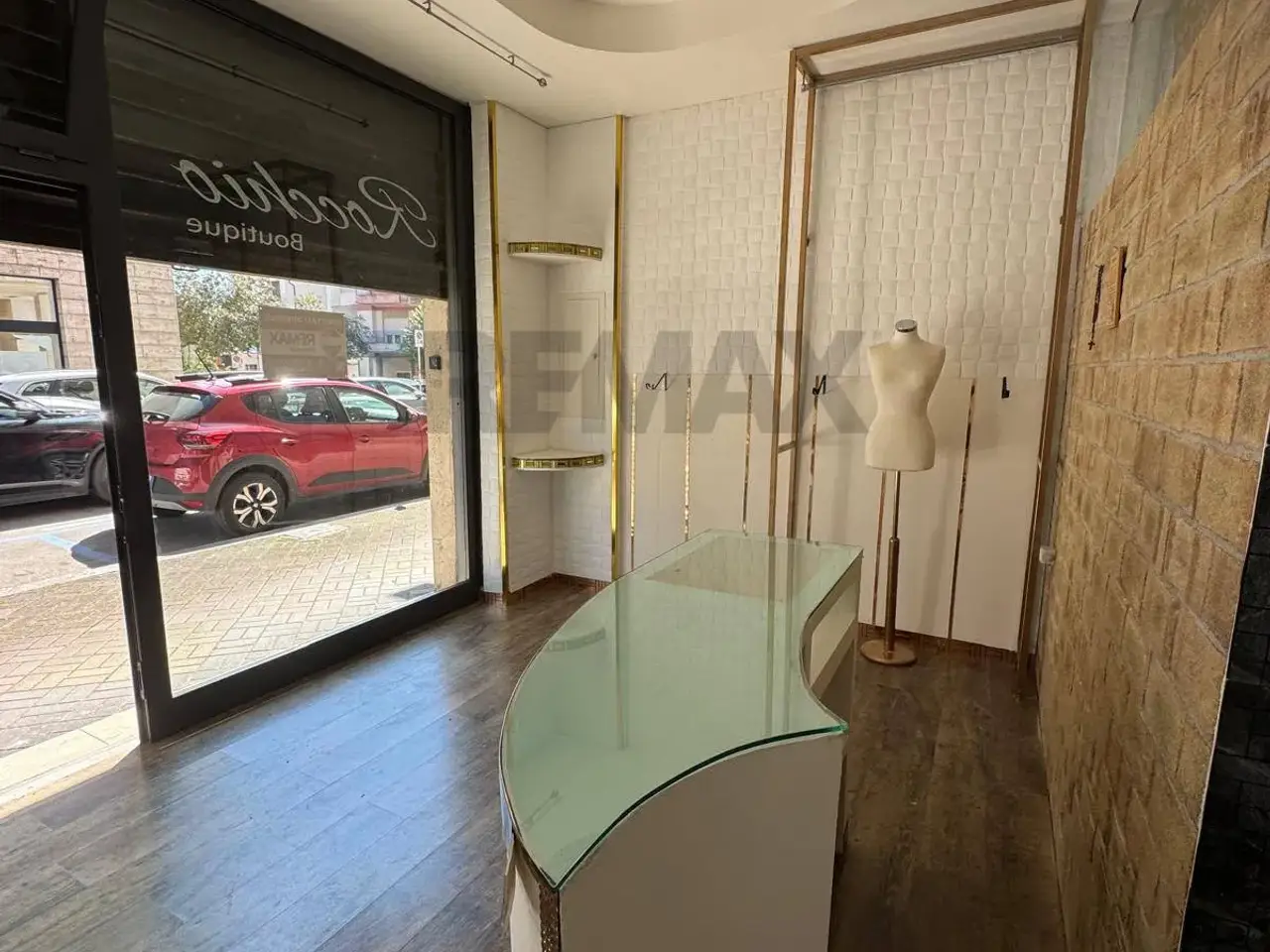 Negozio in Via Riccardo di San Germano 56, Cassino, {3} - Foto 1