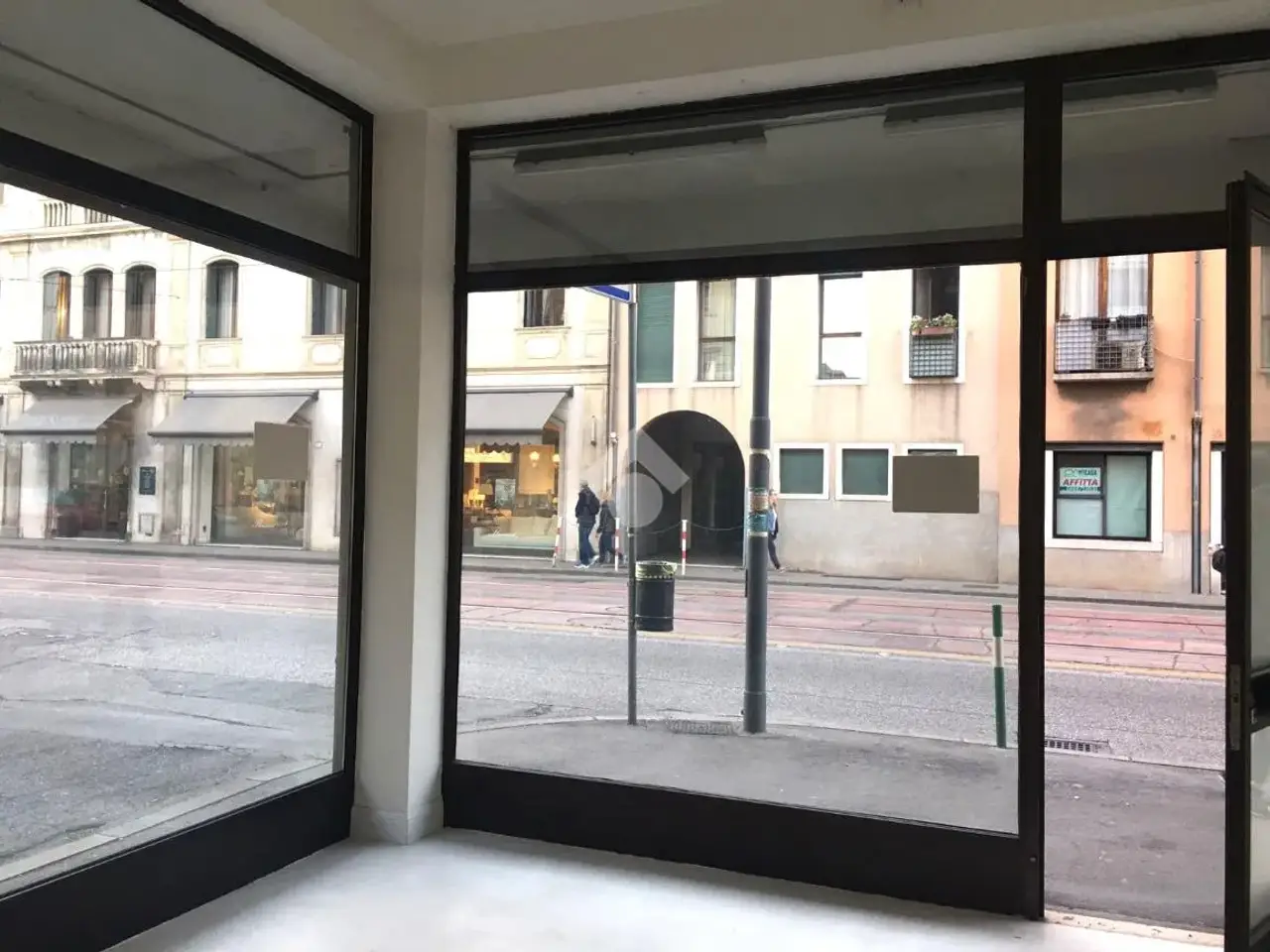 Negozio in Viale F. Cavallotti 27, Padova, {3} - Foto 1