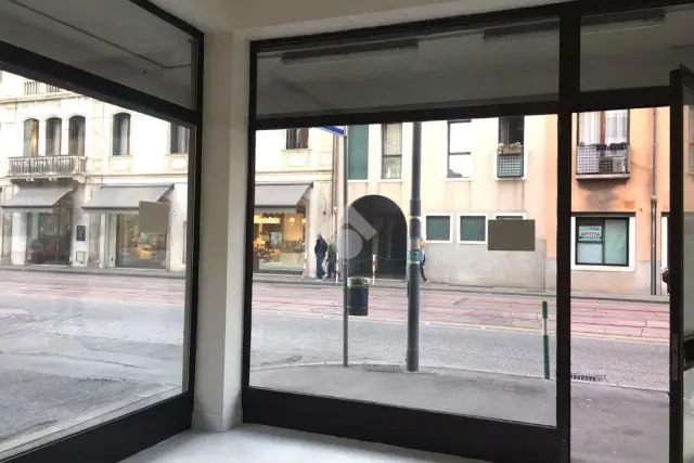 Geschäft in {3}, Viale F. Cavallotti 27 - Foto 1