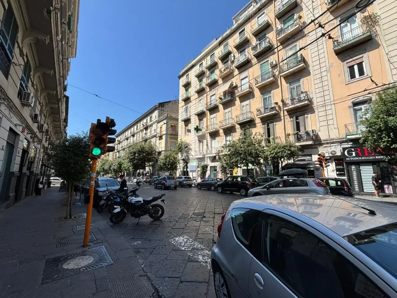 Negozio in Corso Giuseppe Garibaldi 231, Napoli, {3} - Foto 1