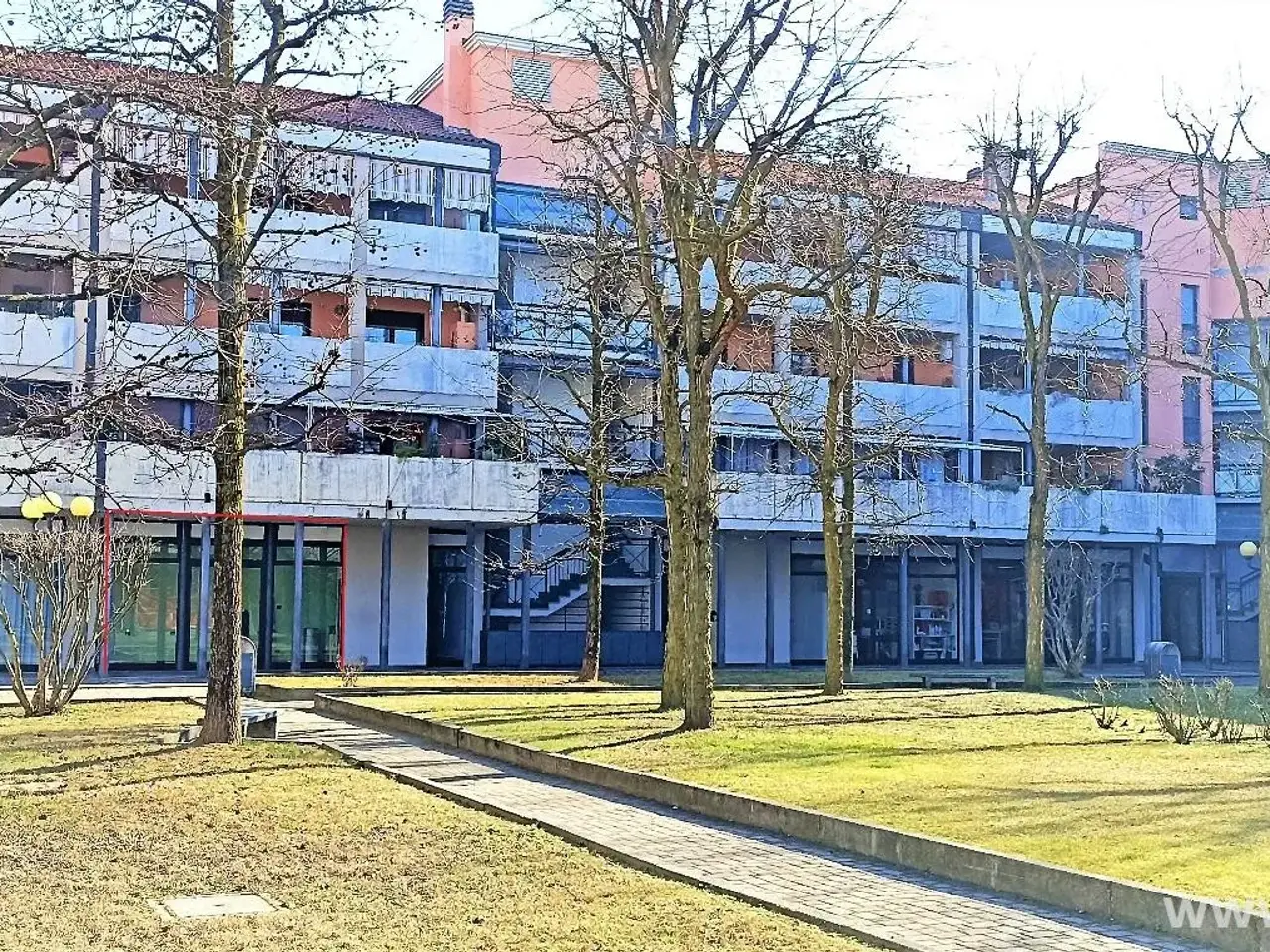 Negozio in Piazza Grandi 48, Solaro, {3} - Foto 1