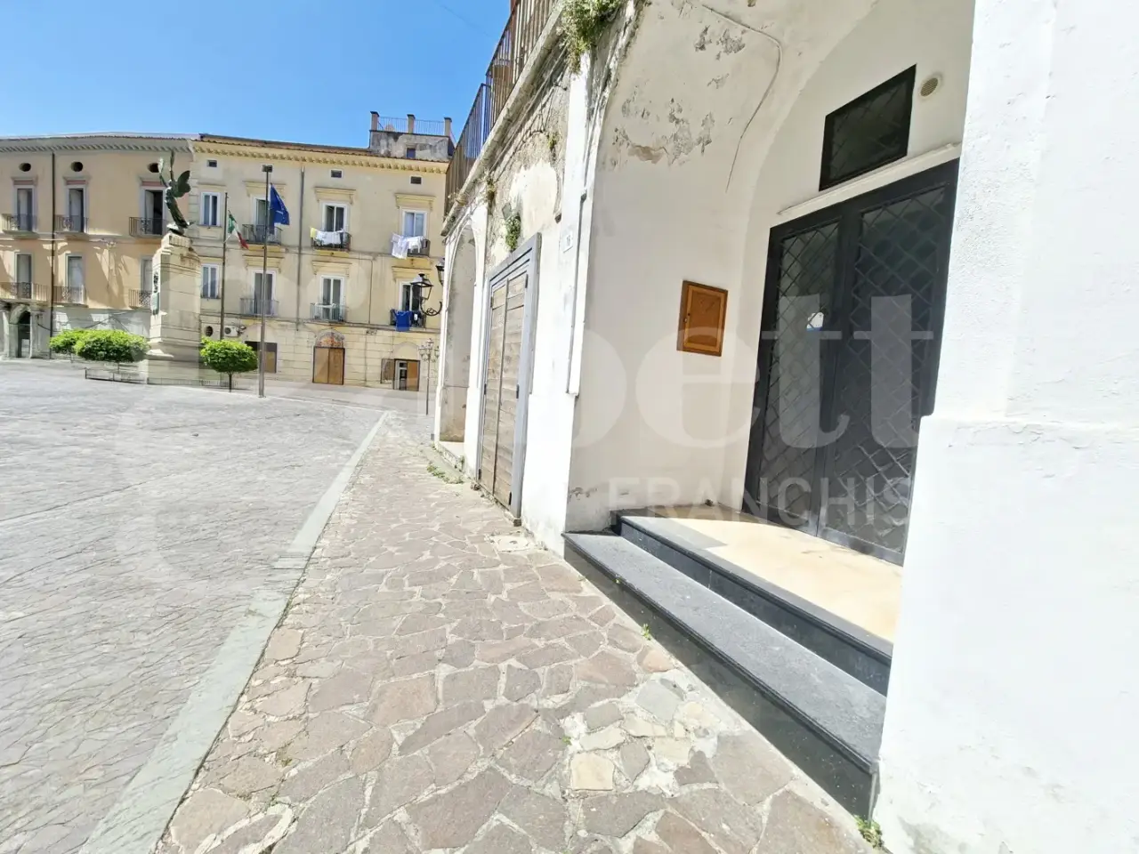 Negozio in Piazza della Vittoria Snc, Teano, {3} - Foto 1