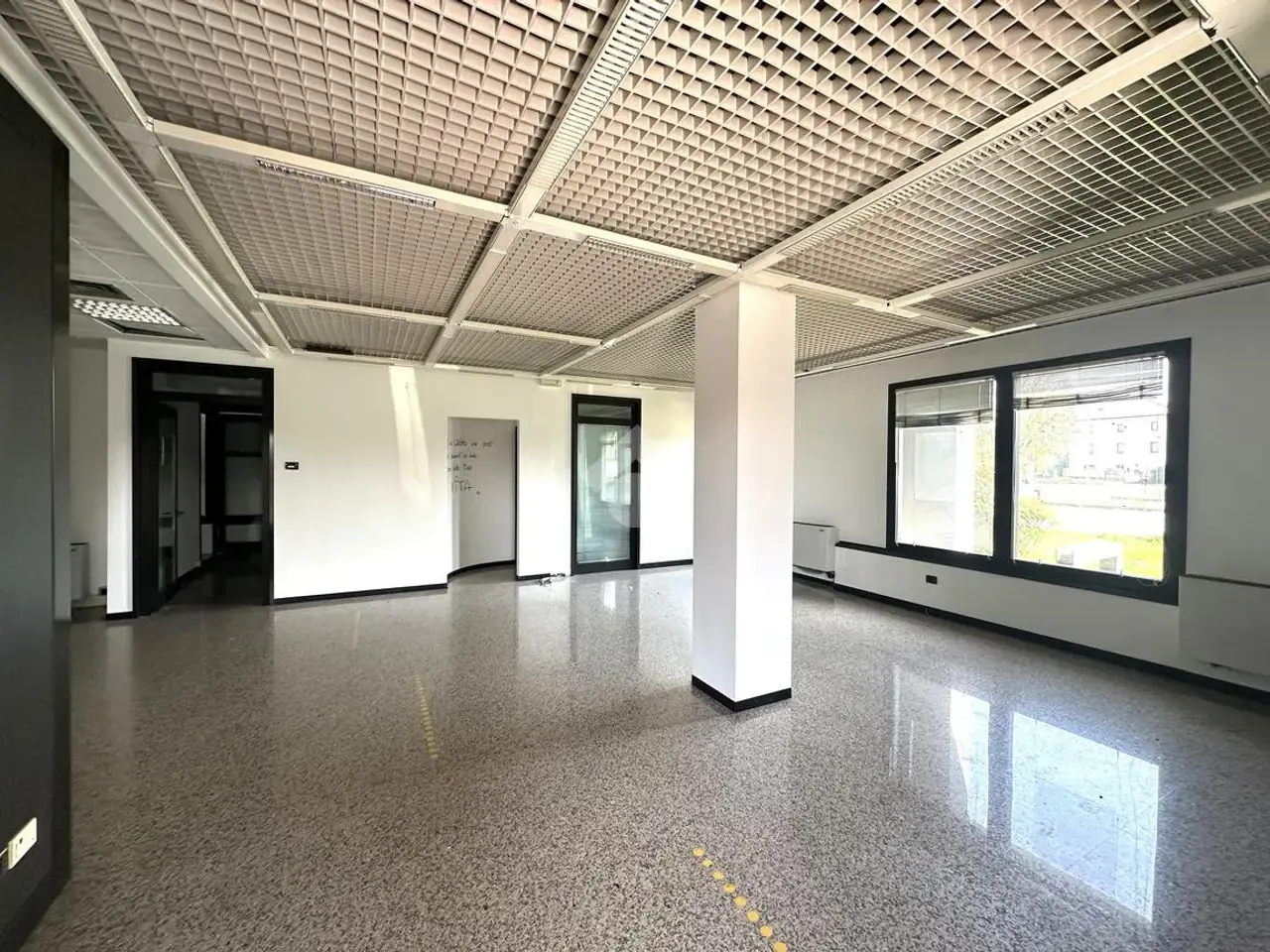Ufficio in Via Brenta 8, Castelfranco Veneto, {3} - Foto 2