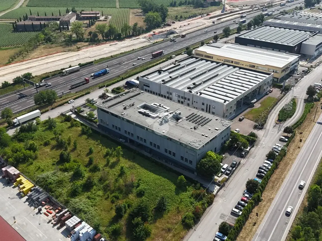 Magazzino in Via Marco Biagi 1, Peschiera Del Garda, {3} - Foto 1