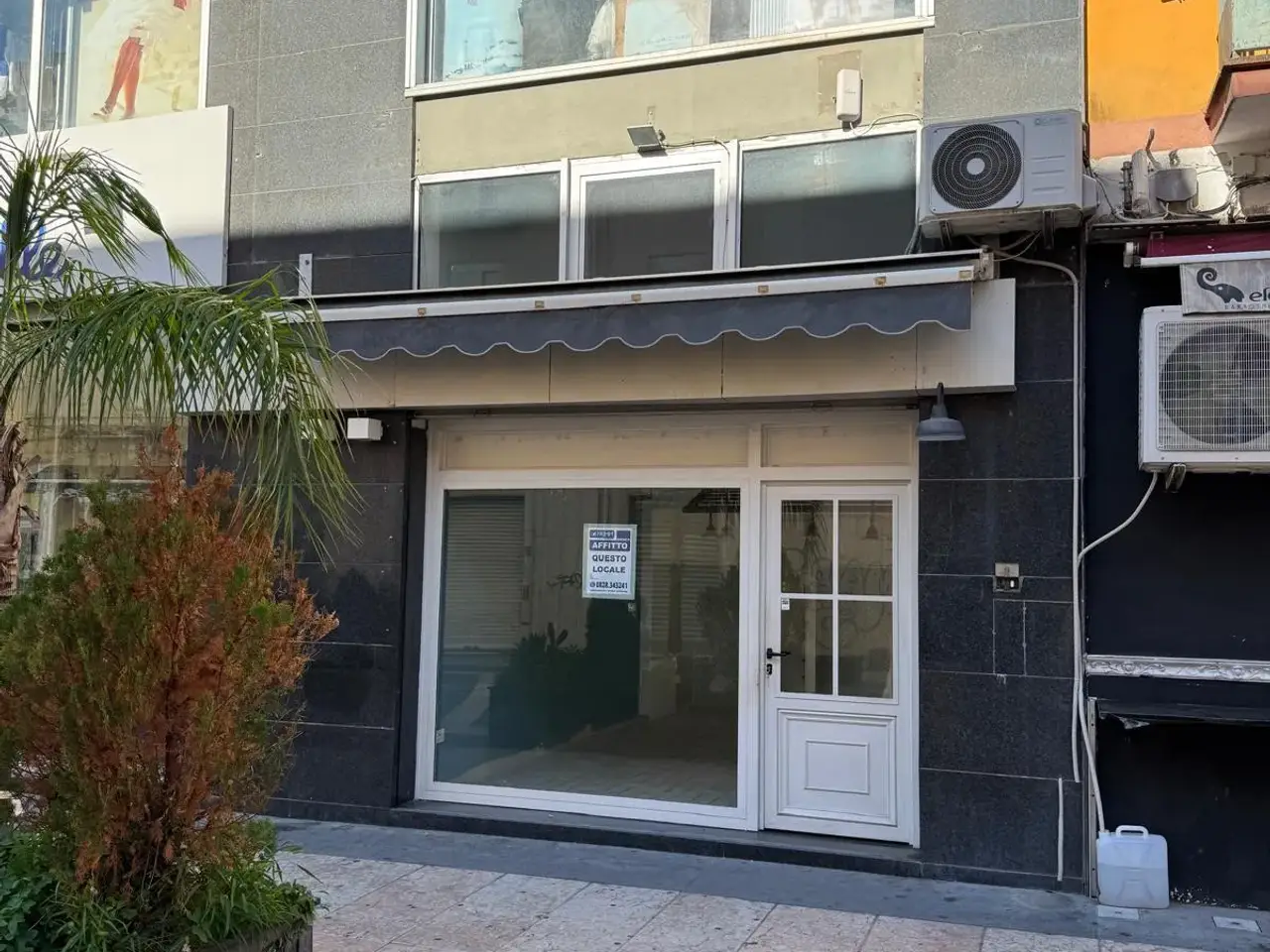 Negozio in Via Italia 8, Battipaglia, {3} - Foto 2