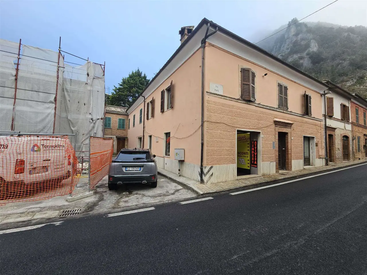 Negozio in , Pioraco, {3} - Foto 1