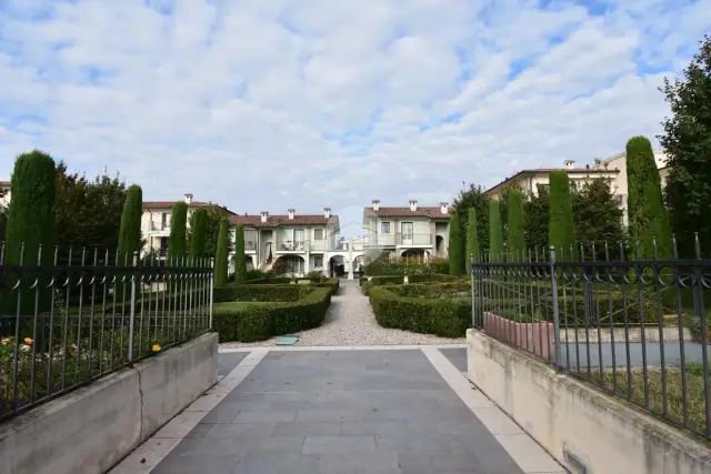 Quadrilocale in Via Leonardo da Vinci 15, Castiglione delle Stiviere - Foto 1