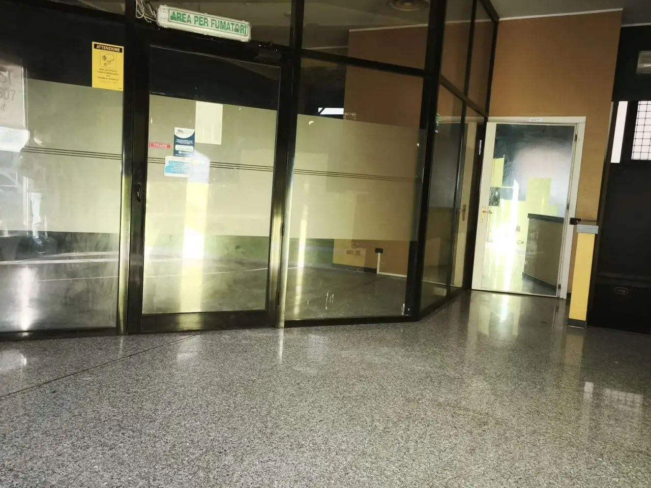 Negozio in , Gallarate, {3} - Foto 1
