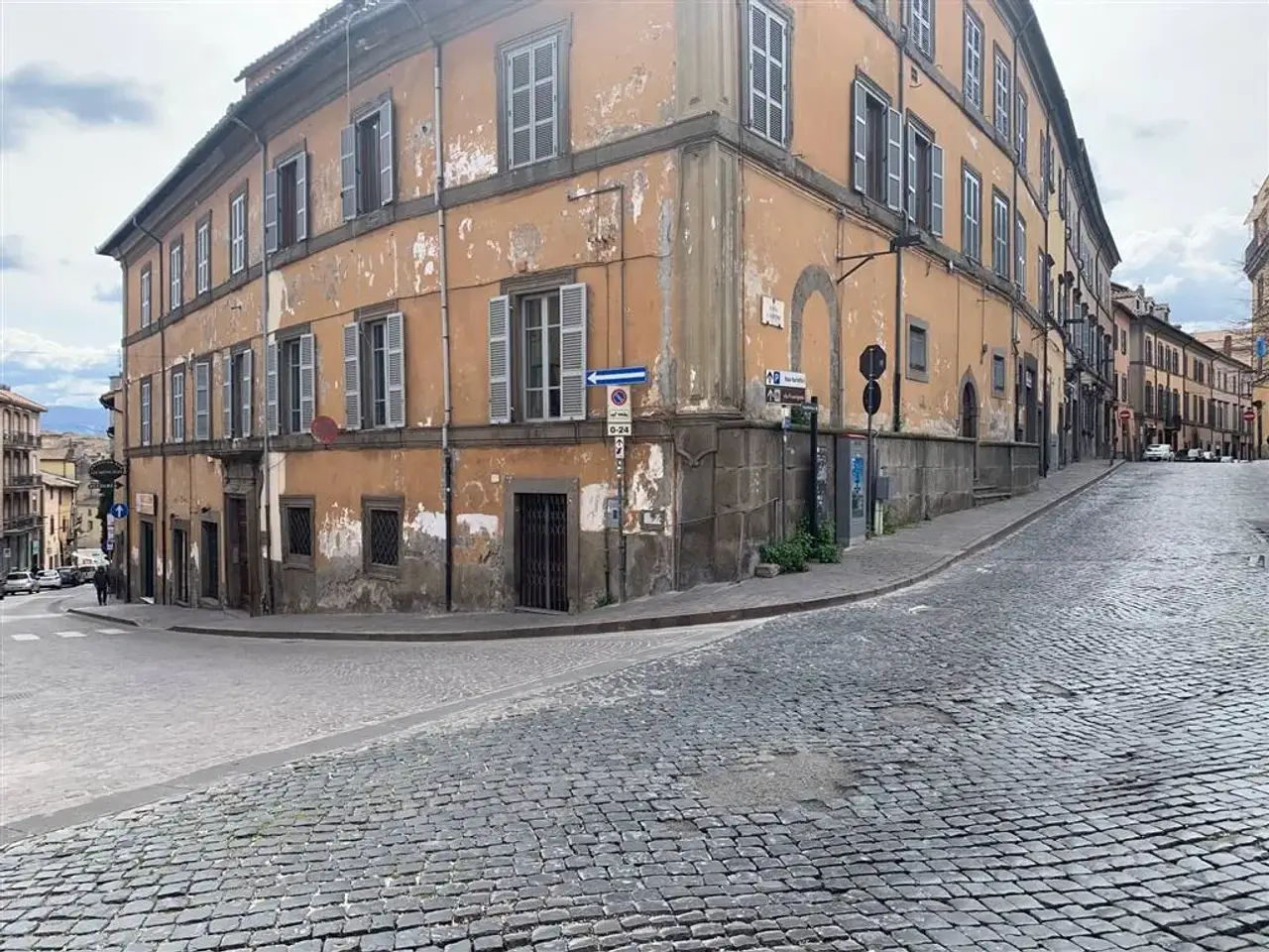 Negozio in Via Cairoli, Viterbo, {3} - Foto 1
