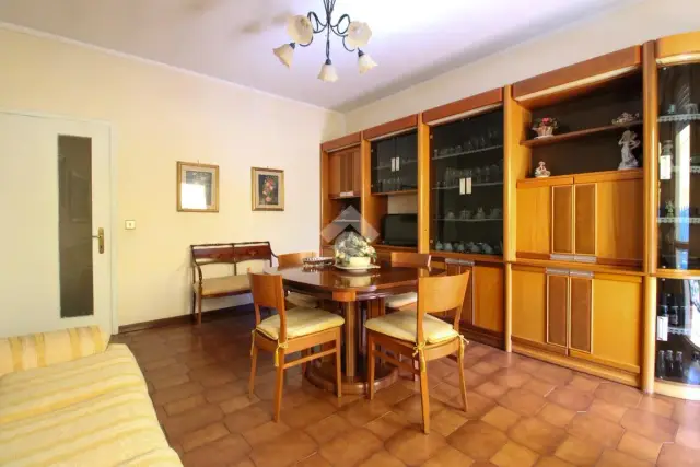 4-room flat in Via Don Maratti, Lumezzane - Photo 1