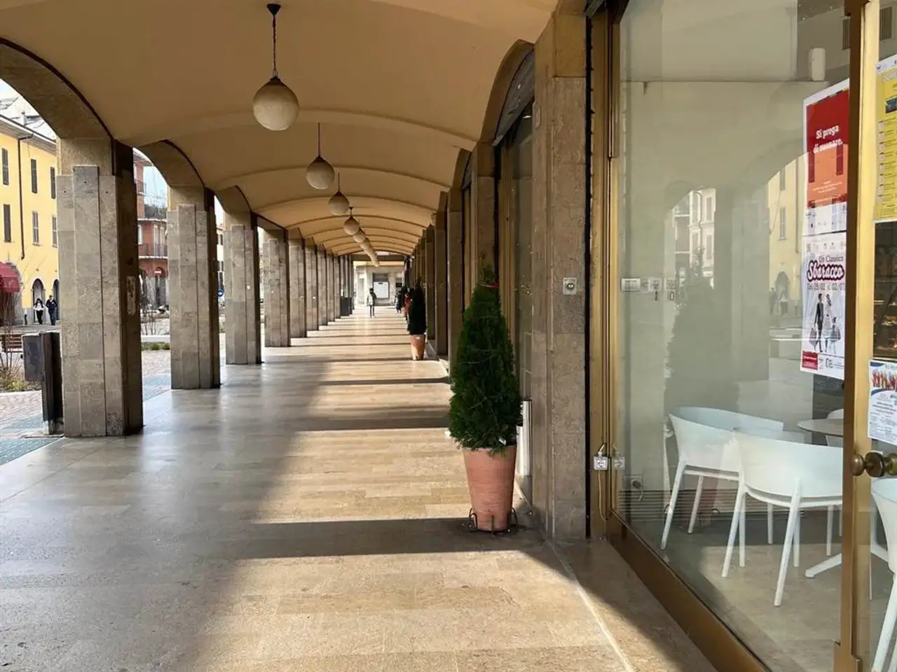 Pasticceria in Piazza Santa Maria, Busto Arsizio, {3} - Foto 2