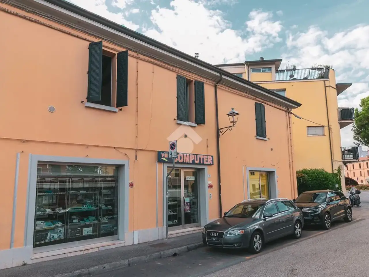 Negozio in Piazza del Lavoro 6, Forli', {3} - Foto 1