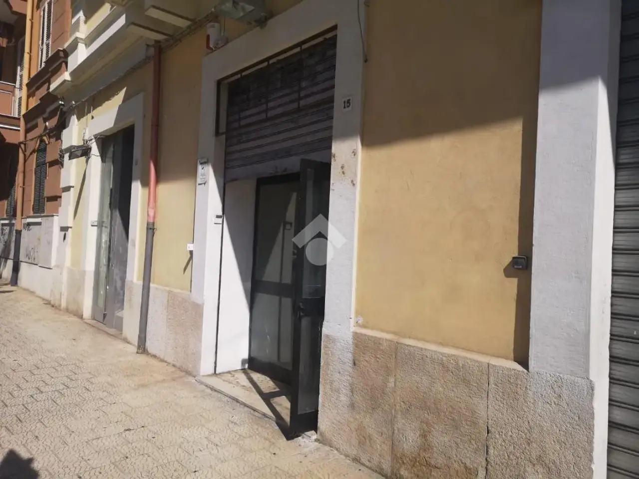 Negozio in Via Vincenzo della Rocca 15, Foggia, {3} - Foto 2
