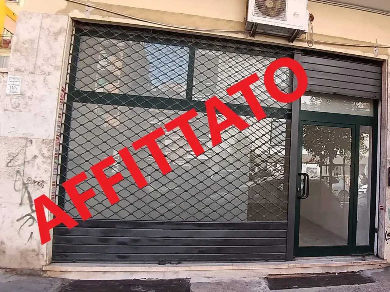 Negozio in Via Val Sillaro,40, Roma, {3} - Foto 1