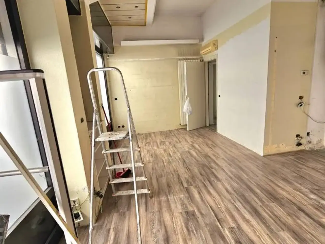Negozio in , Canegrate, {3} - Foto 1