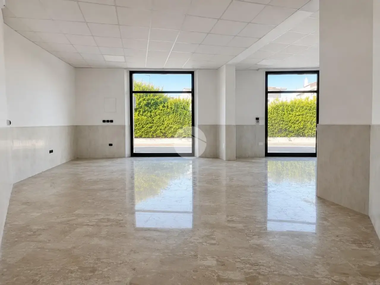 Negozio in Via d'Annunzio 1, Civitanova Marche, {3} - Foto 2