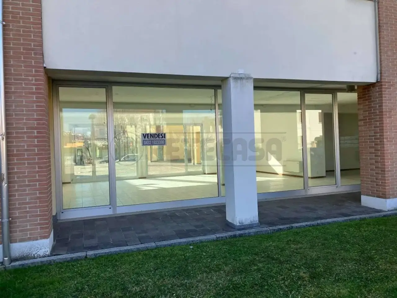 Palazzina commerciale in Via Monte Cengio 61, Thiene, {3} - Foto 2