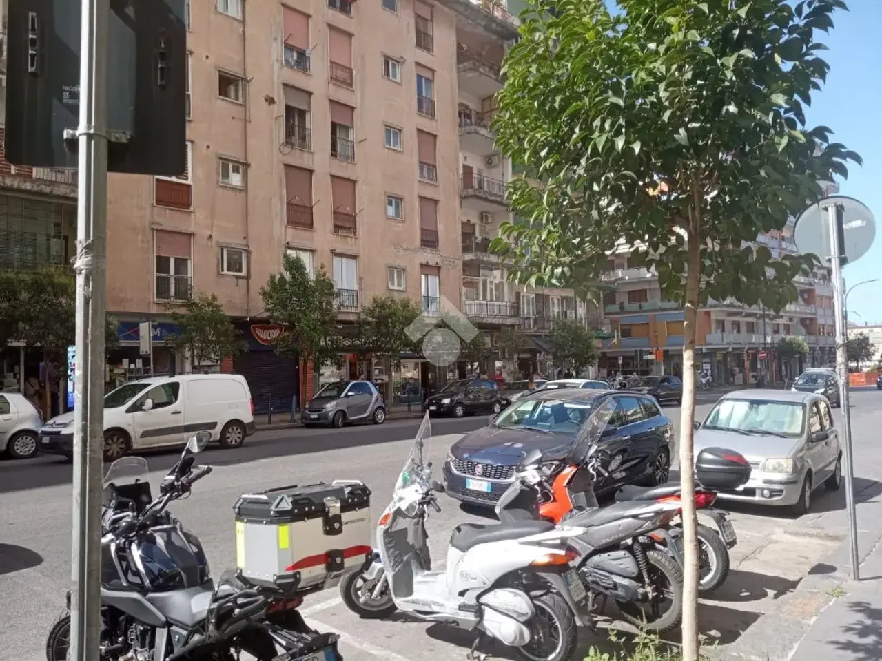 Negozio in Via Giulio Cesare 85, Napoli, {3} - Foto 1