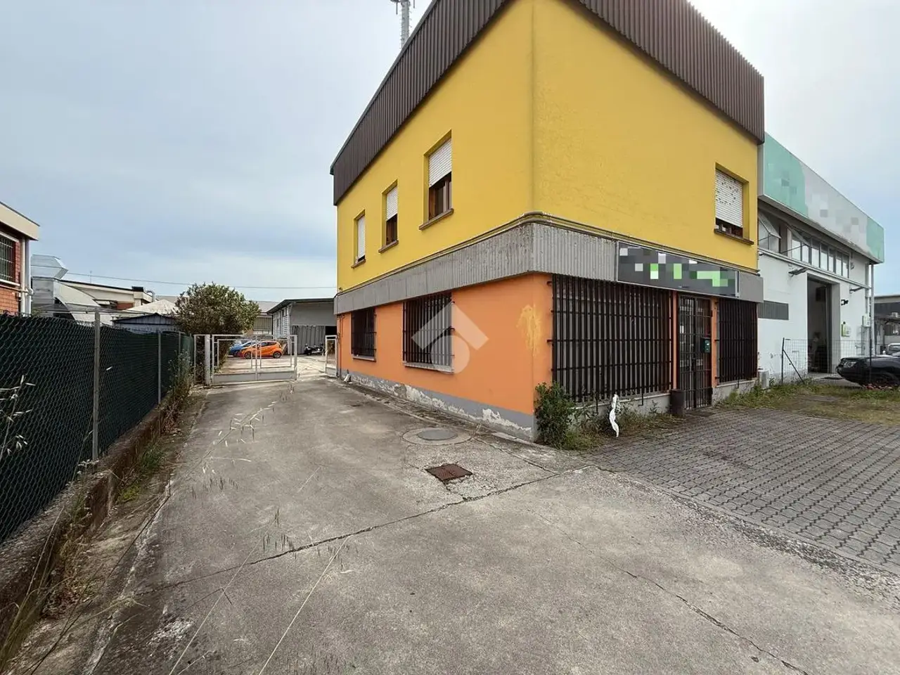 Palazzina commerciale in Via Carlo Cafiero 1, Reggio Emilia, {3} - Foto 2