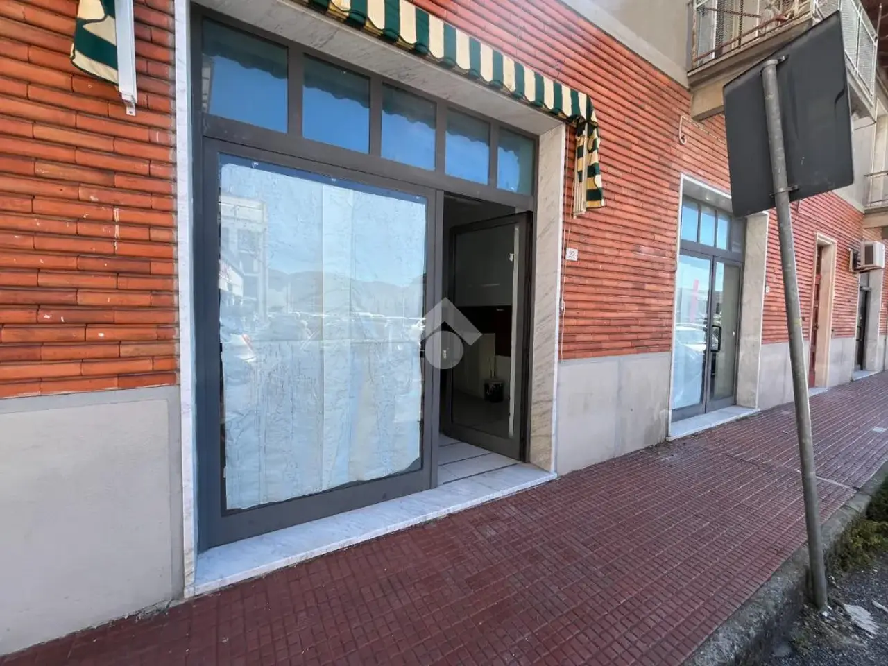 Negozio in Via Giuseppe Picedi Benettini, Sarzana, {3} - Foto 2