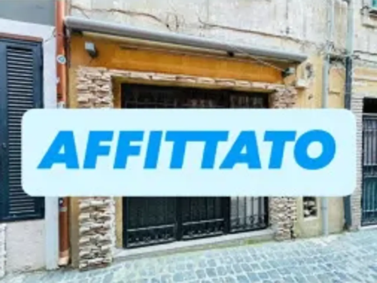 Negozio in Via del Baluardo 9, Nettuno, {3} - Foto 1