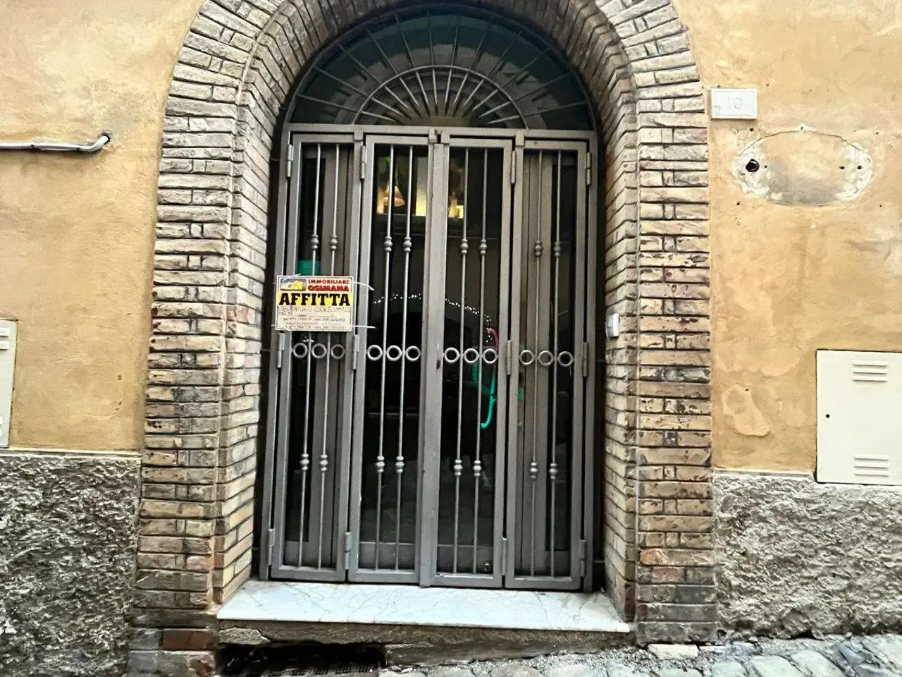 Palazzina commerciale in , Osimo, {3} - Foto 1