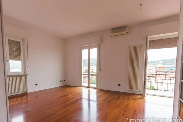 3-room flat in Via Vittorio Locchi 19, Verona - Photo 1