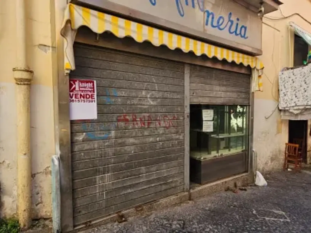 Negozio in Vico San Guido 21, Napoli, {3} - Foto 1